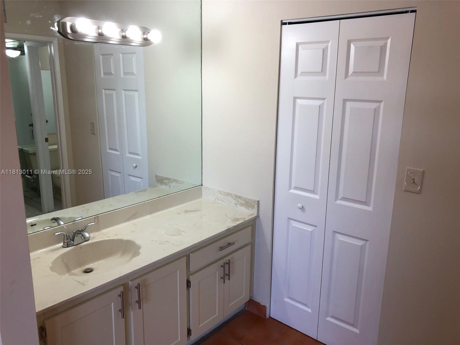 PARK LAKE VILG CONDO PHS - Residential Lease