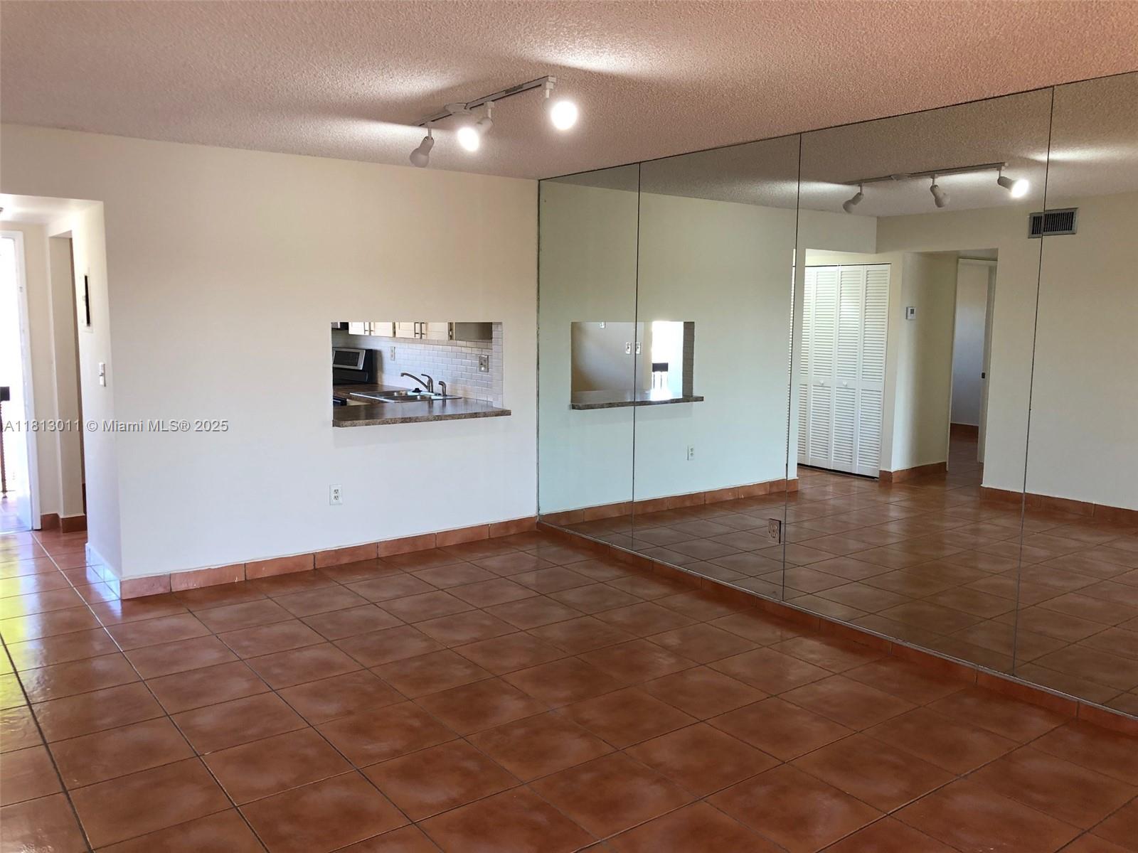 250 W Park Dr 203-5