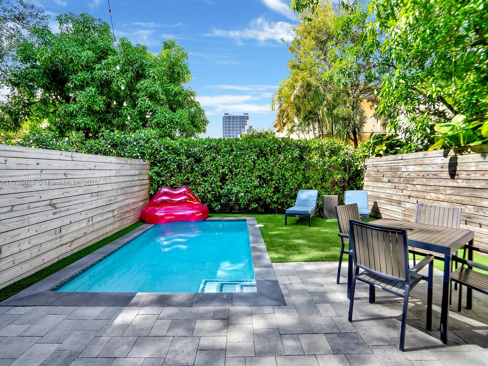 3070 Elizabeth St 3070
