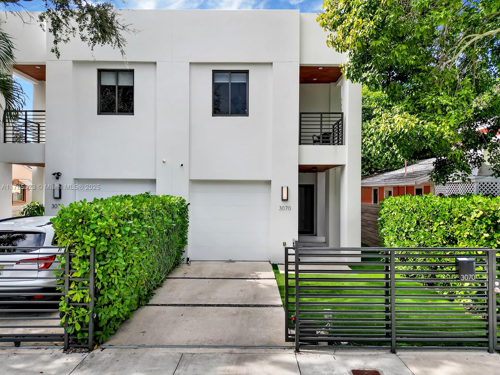 3070 Elizabeth St 3070, Coconut Grove, Broward County, Florida - 3 Bedrooms  
4 Bathrooms - 