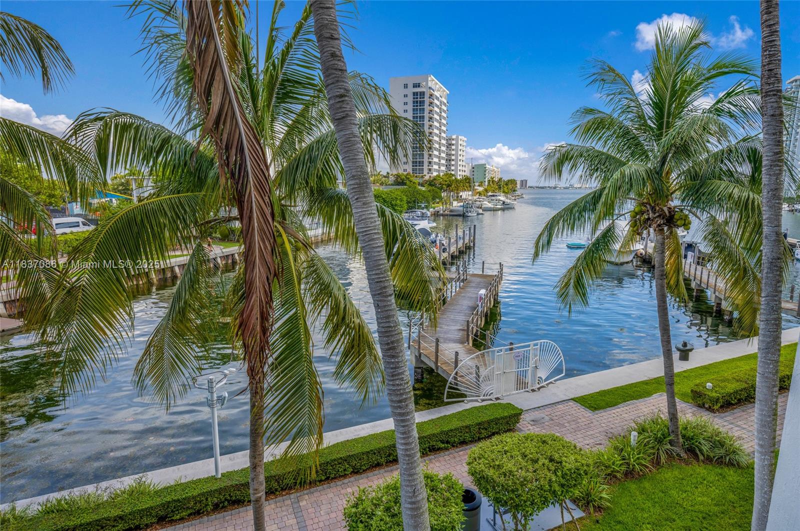 7914 Harbor Island Dr 203