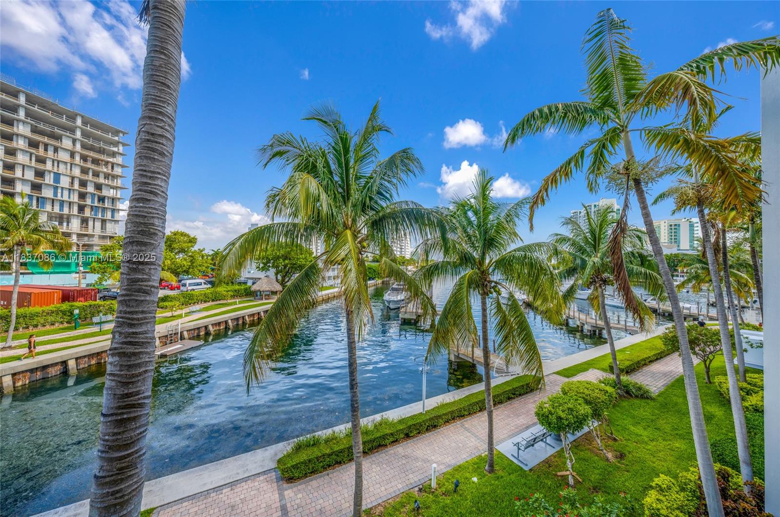 7914 Harbor Island Dr 203