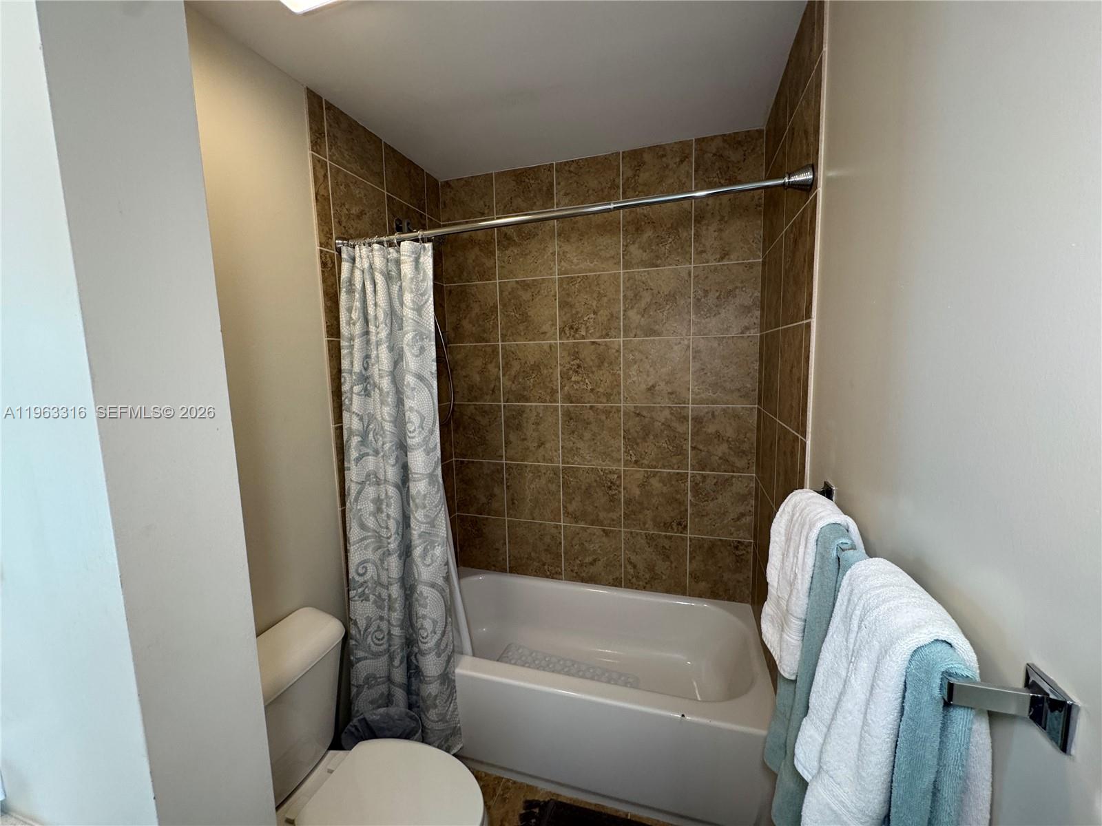SANTA BARBARA ESTATES - Residential Lease