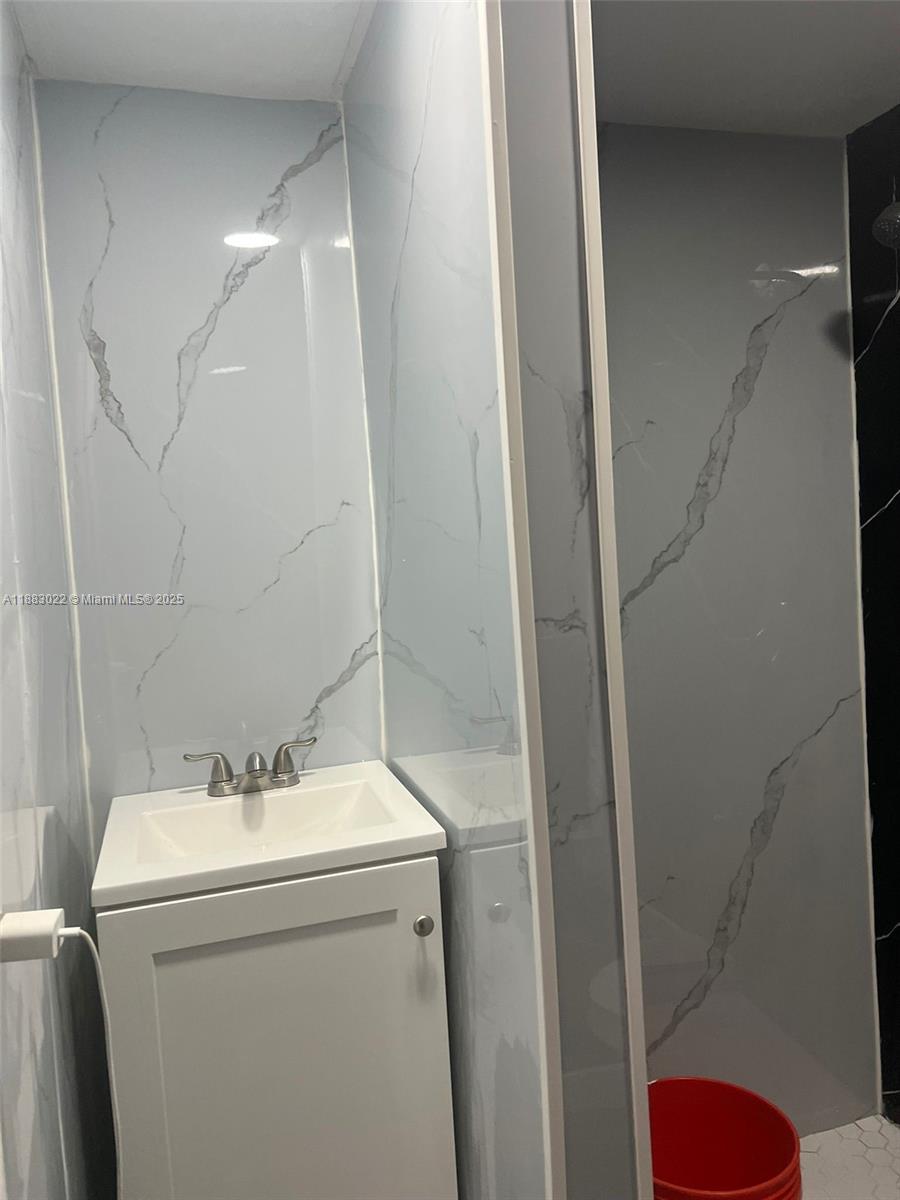 HIALEAH REV PL 12TH ADDN - Residential Lease