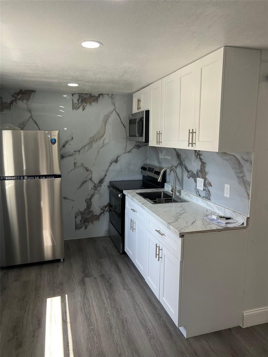 HIALEAH REV PL 12TH ADDN - Residential Lease