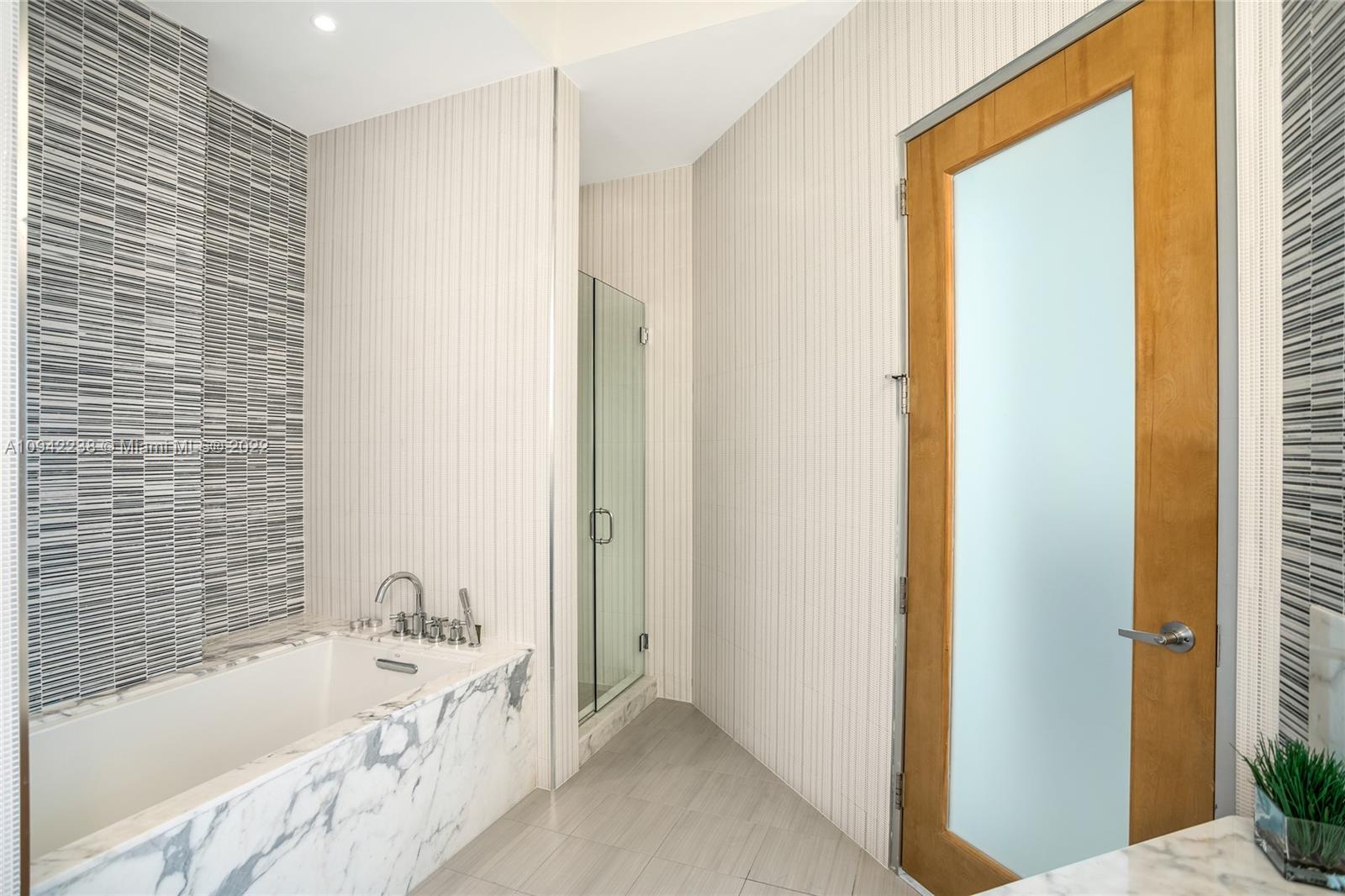 THE BANK CONDO - Residential