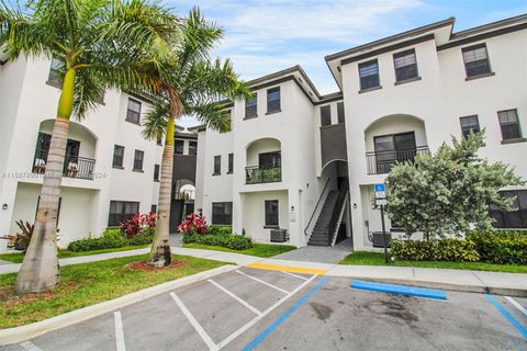 Condominium in Miami FL 15540 136 St 23.jpg