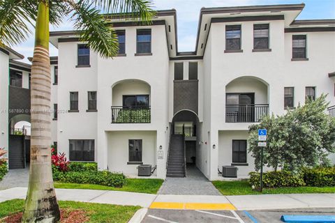 Condominium in Miami FL 15540 136 St 24.jpg