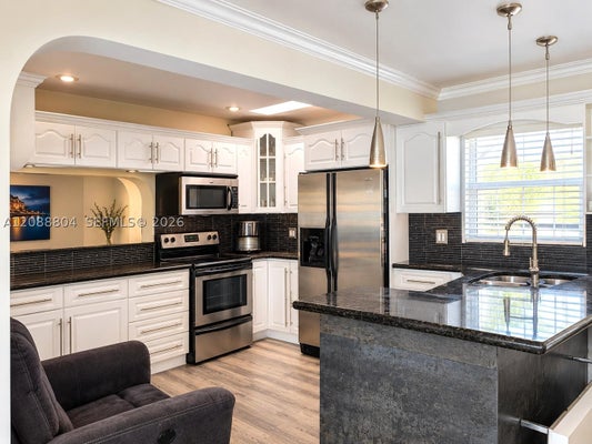10790 SW 46TH ST, MIAMI, FL 33165 - Image 049e4a0b9e7a0645d73f3ff16d74cfaf/4086239126