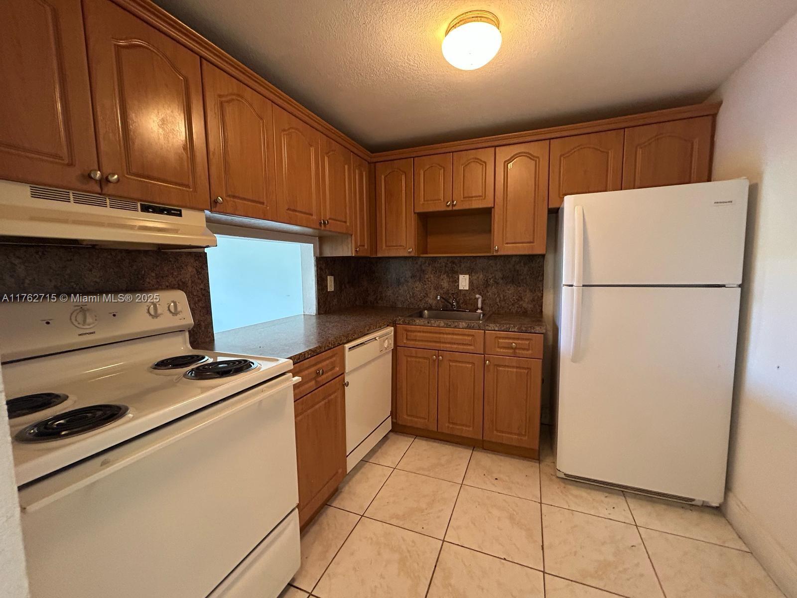 Rental Property at 4920 Nw 79th Ave 209, Doral, Miami-Dade County, Florida - Bedrooms: 1 
Bathrooms: 1  - $1,900 MO.