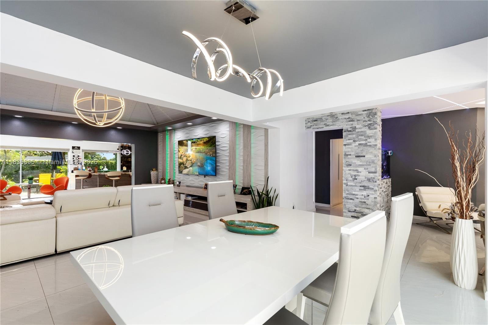 WOODLANDS SEC FIVE - Residential