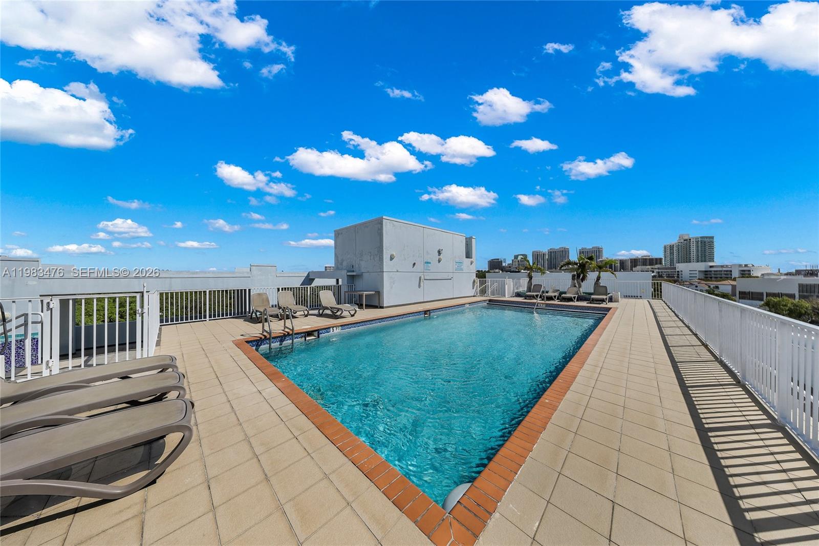 COCOSTYLE @ 3250 GRAND AV - Residential