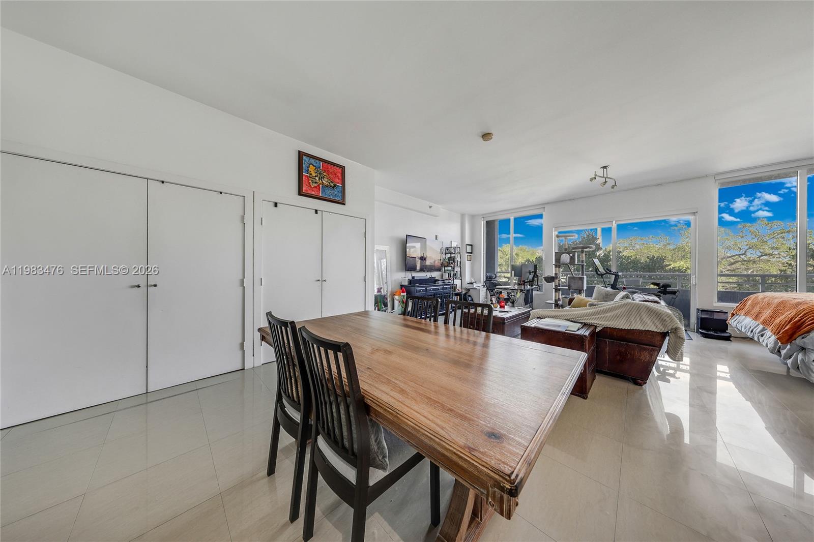 COCOSTYLE @ 3250 GRAND AV - Residential