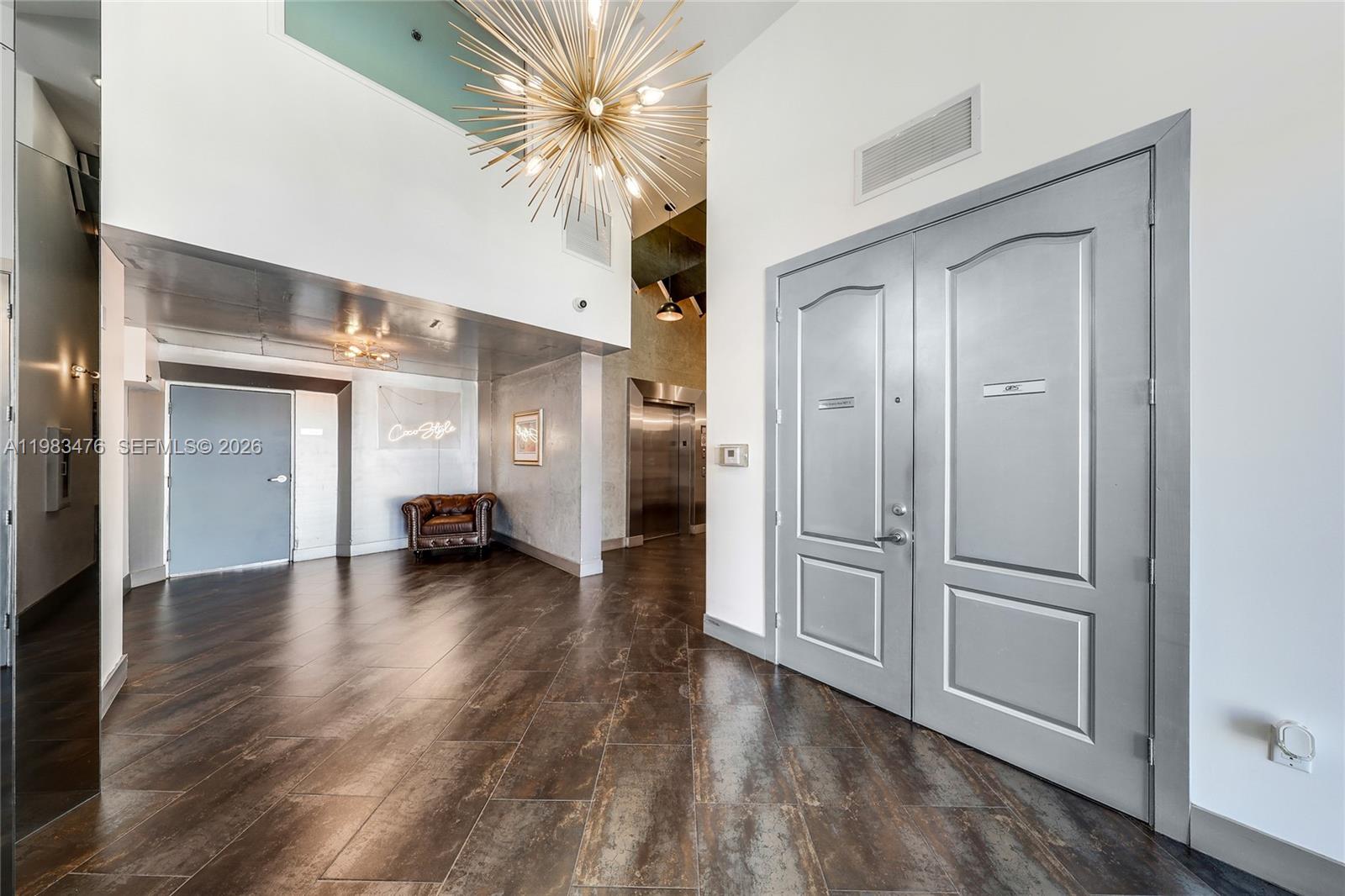 COCOSTYLE @ 3250 GRAND AV - Residential