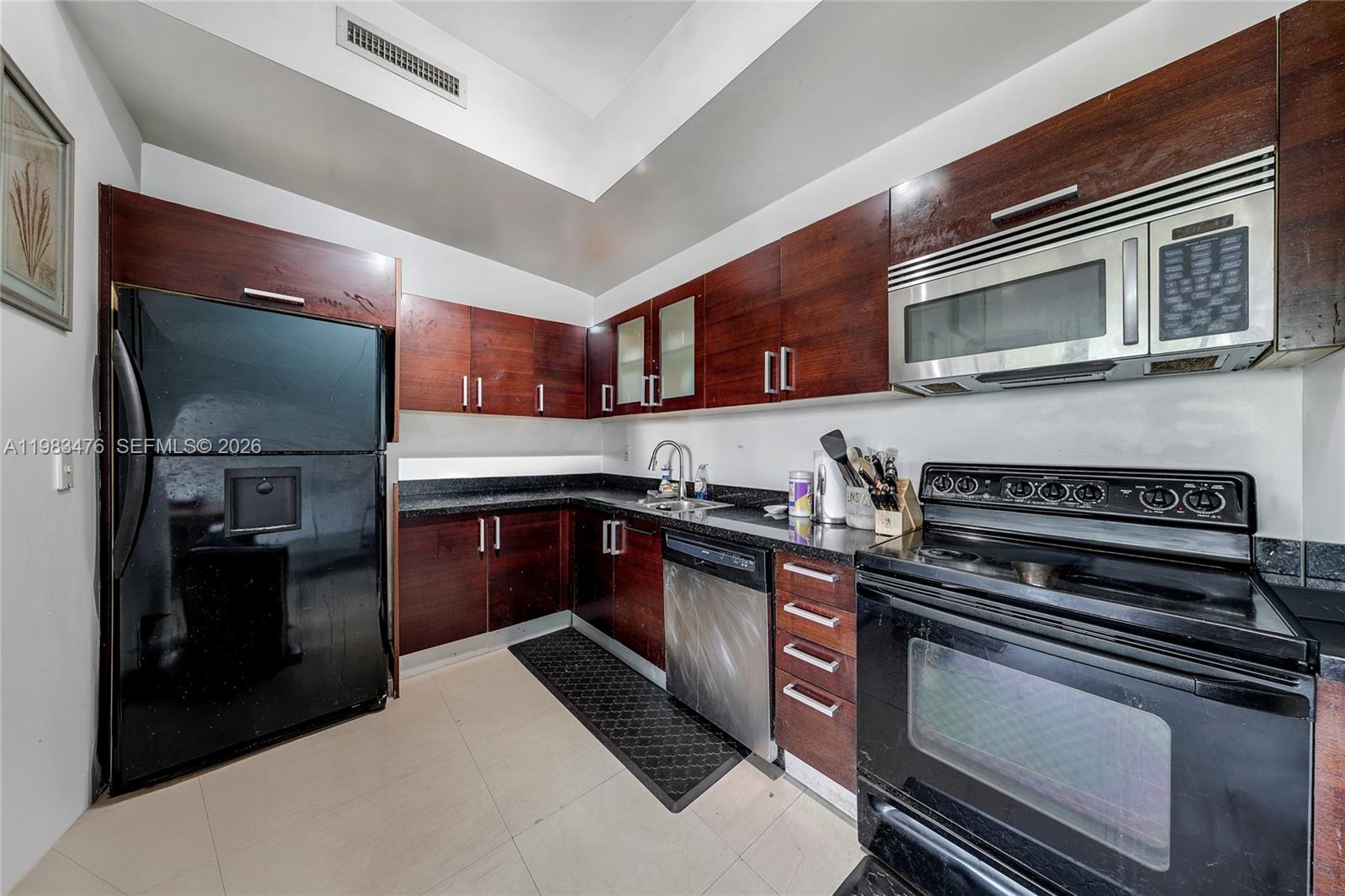 COCOSTYLE @ 3250 GRAND AV - Residential