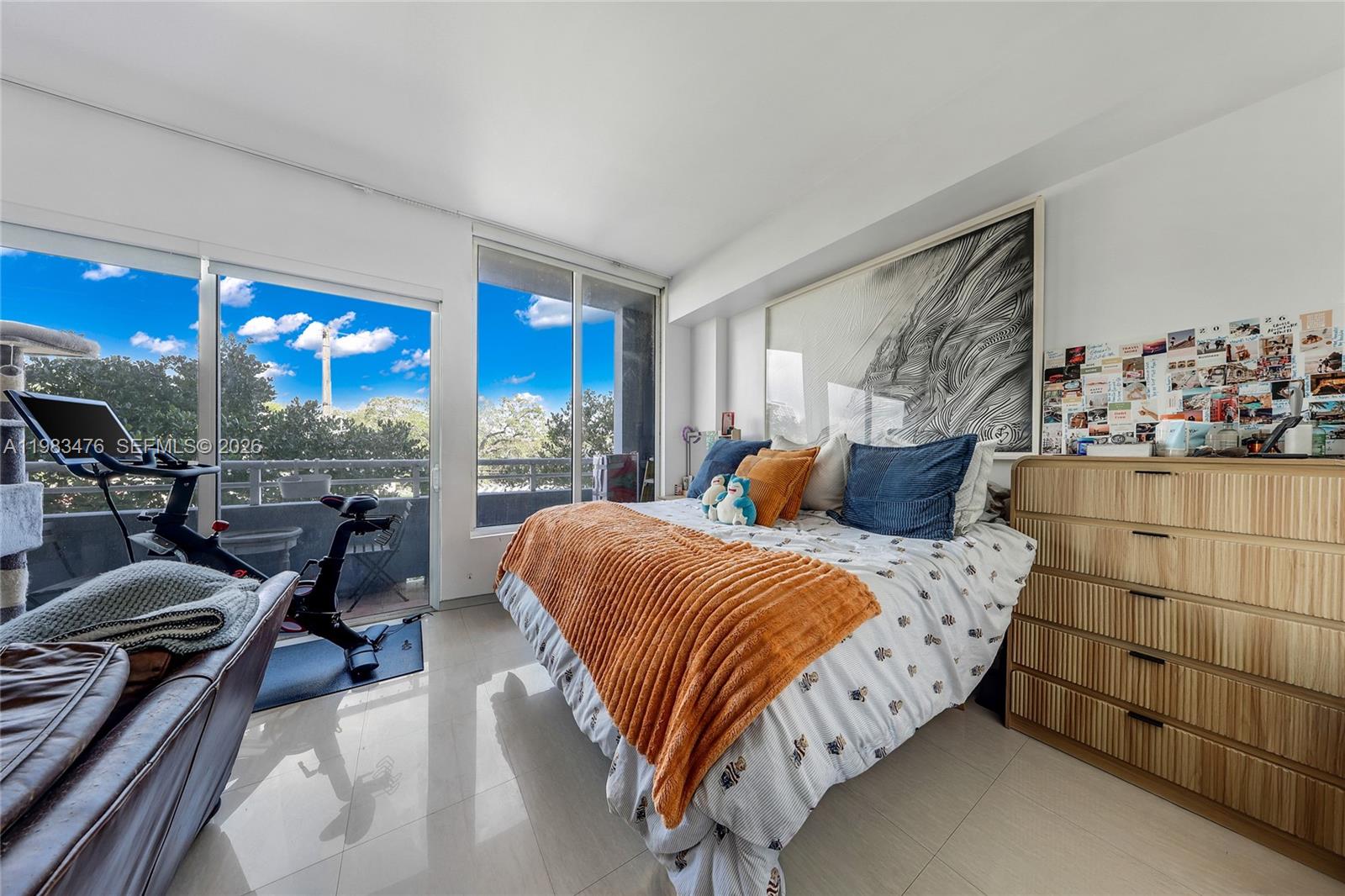 COCOSTYLE @ 3250 GRAND AV - Residential