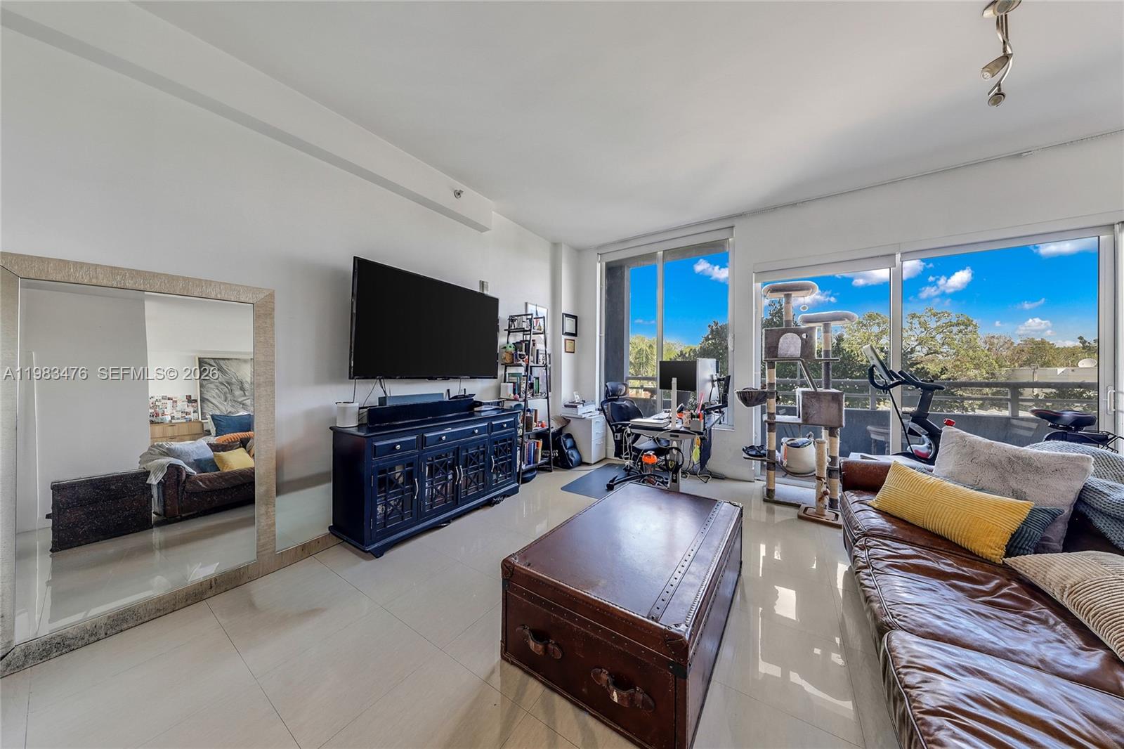 COCOSTYLE @ 3250 GRAND AV - Residential