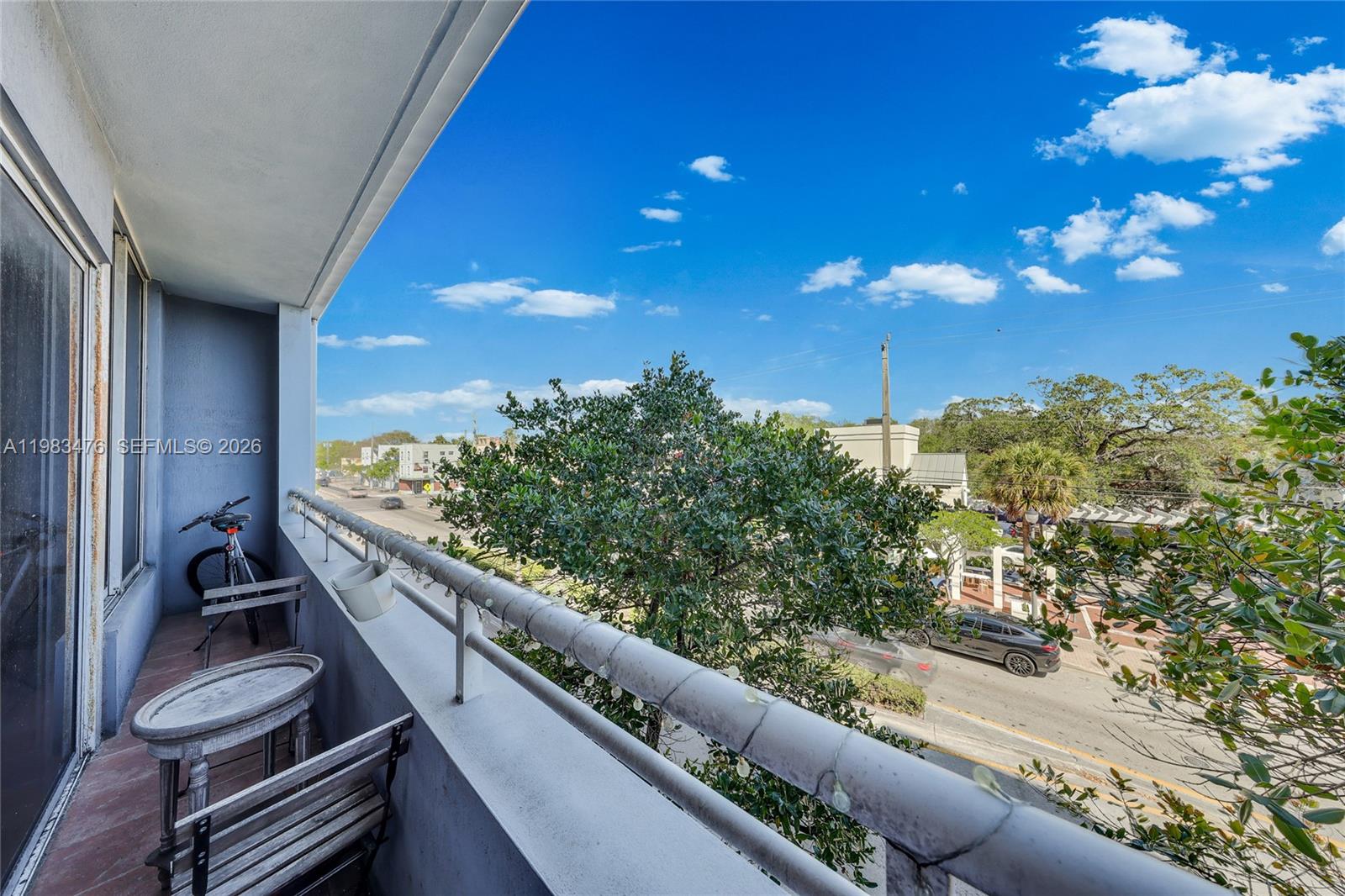 COCOSTYLE @ 3250 GRAND AV - Residential