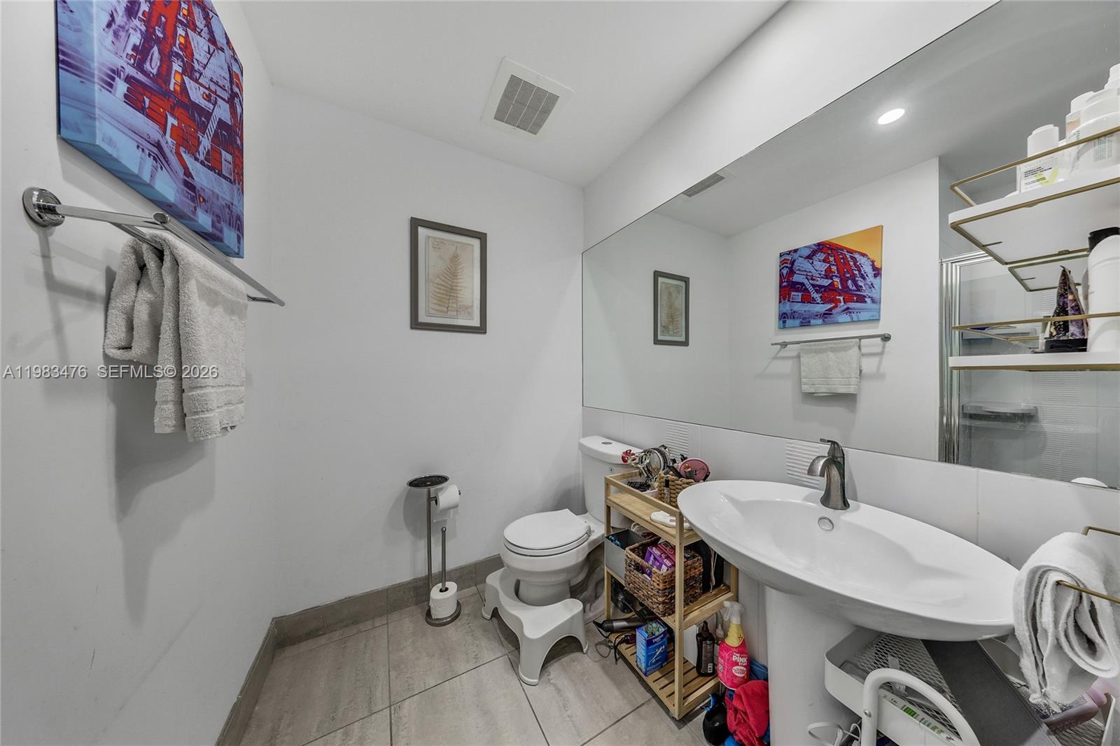 COCOSTYLE @ 3250 GRAND AV - Residential