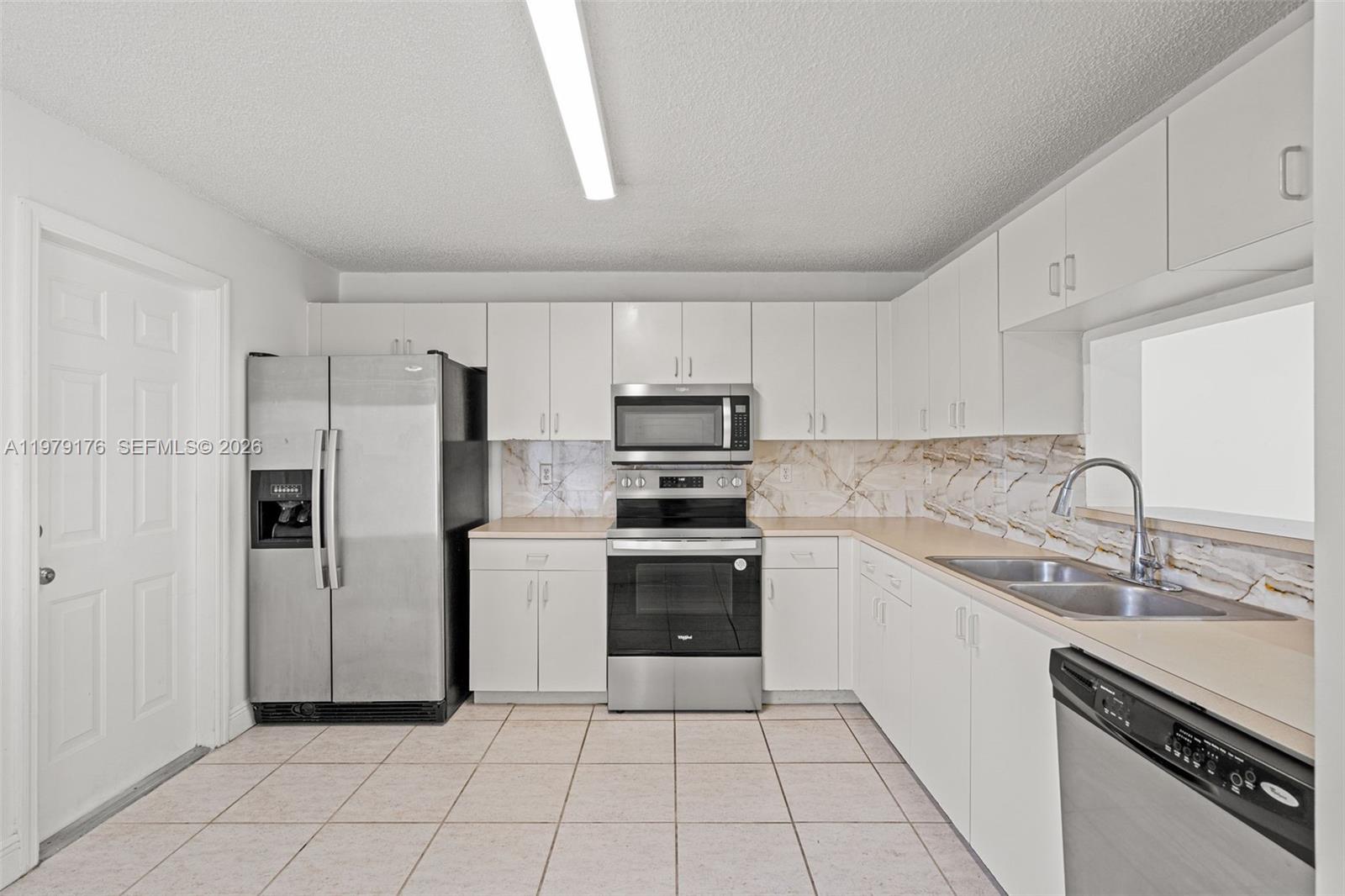 HEFTLERS LAGO MAR WEST - Residential