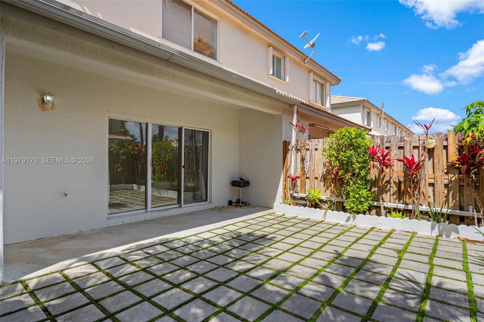 HEFTLERS LAGO MAR WEST - Residential