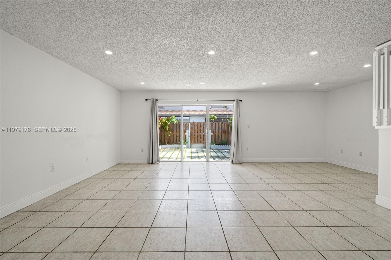 HEFTLERS LAGO MAR WEST - Residential