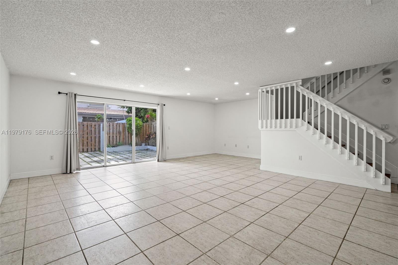 HEFTLERS LAGO MAR WEST - Residential