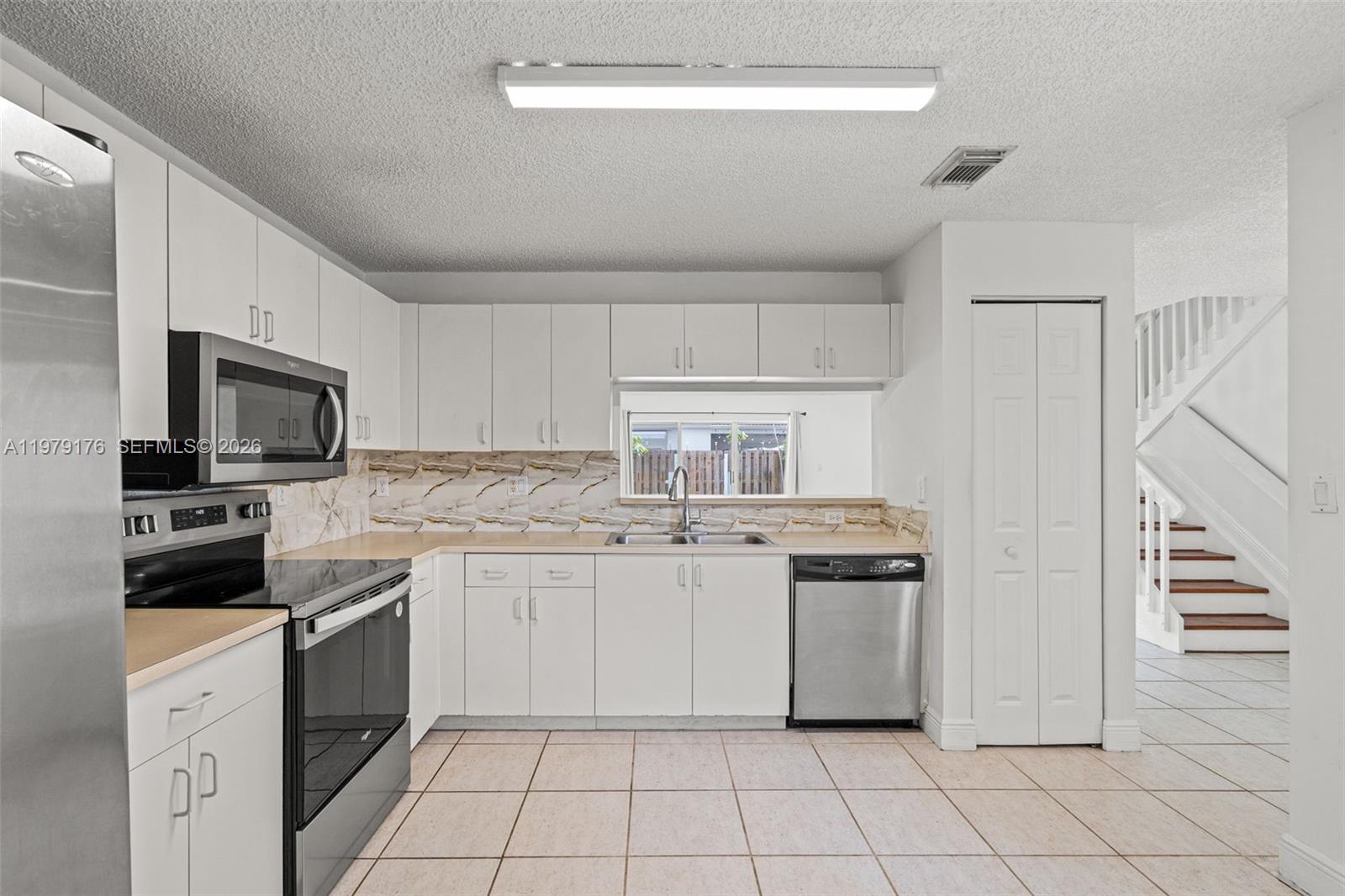 HEFTLERS LAGO MAR WEST - Residential