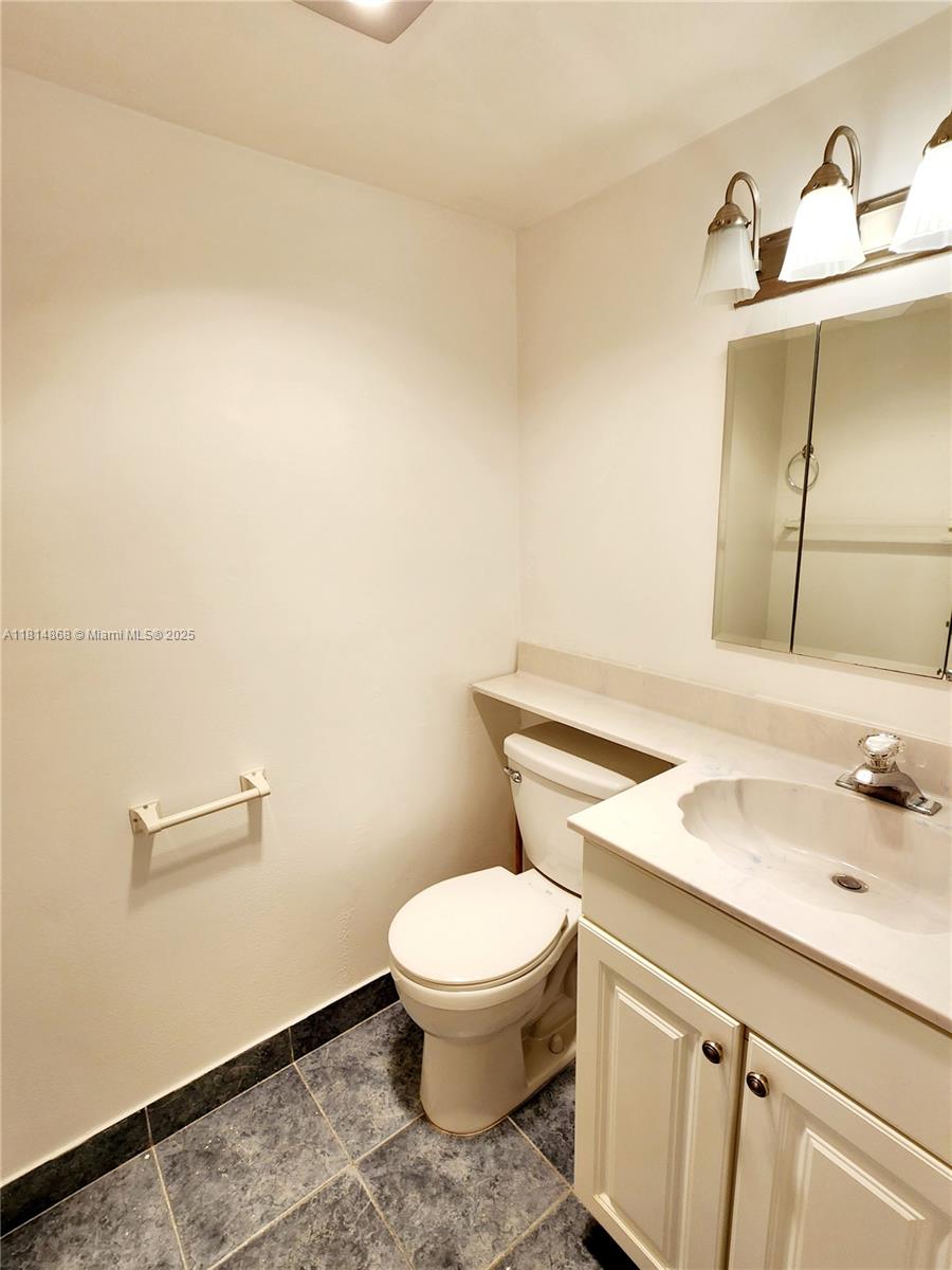 VILLAGE GREEN HAMPTON CON - Residential Lease