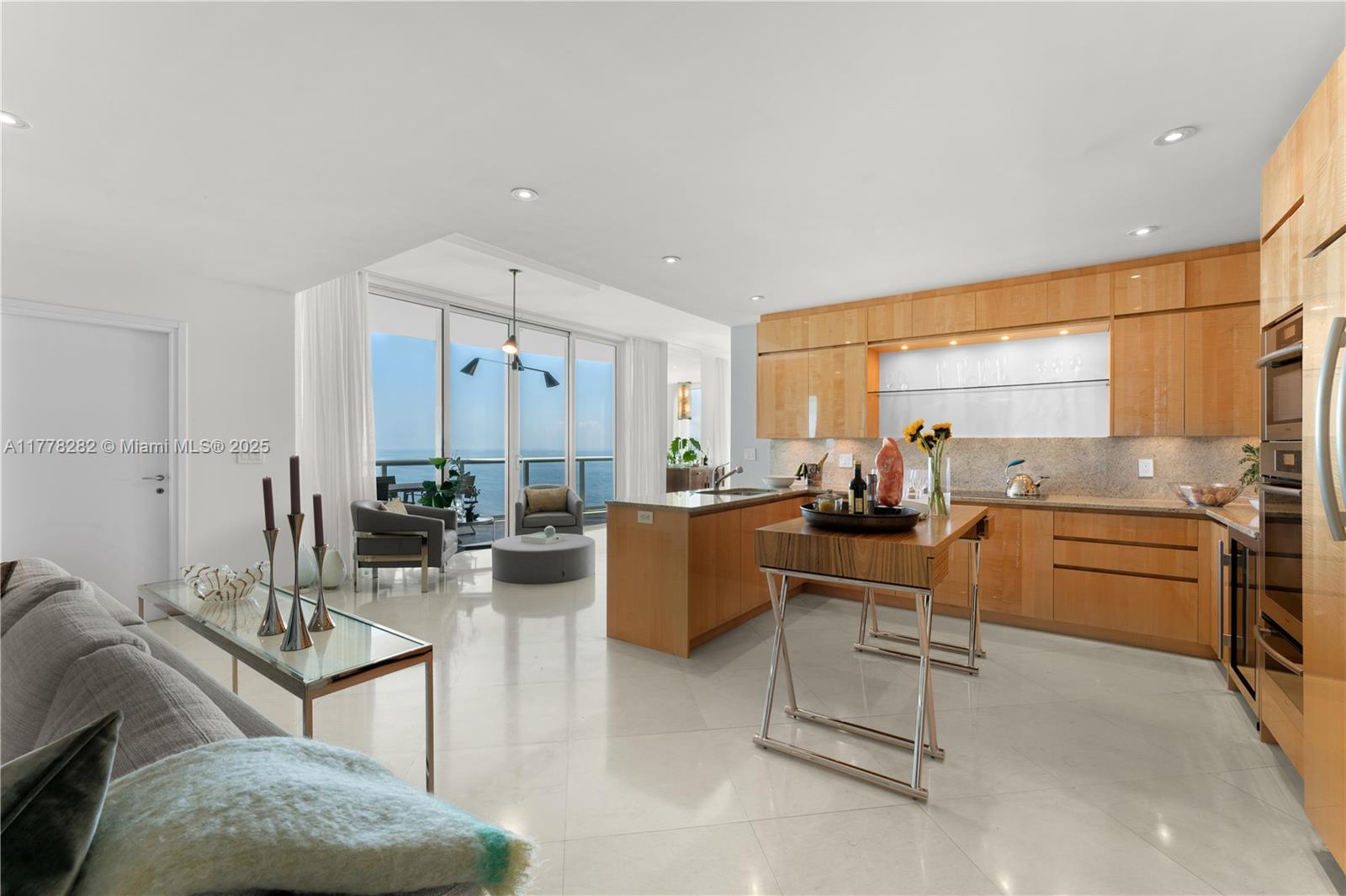 CONTINUUM ON SOUTH BEACH - Residential
