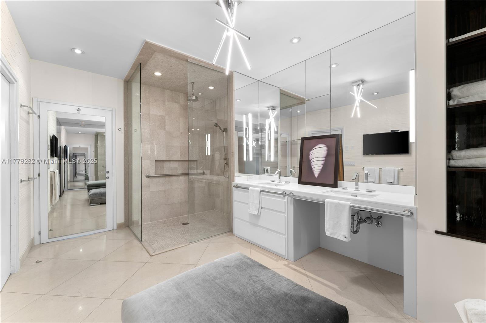 CONTINUUM ON SOUTH BEACH - Residential