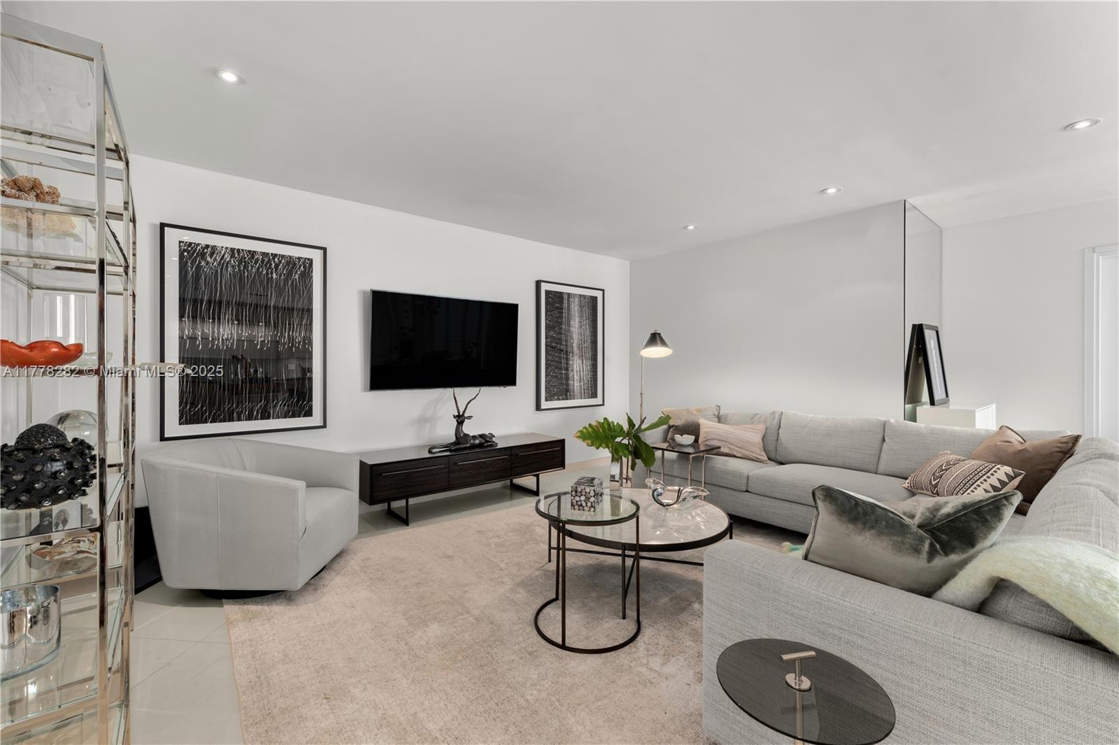 CONTINUUM ON SOUTH BEACH - Residential