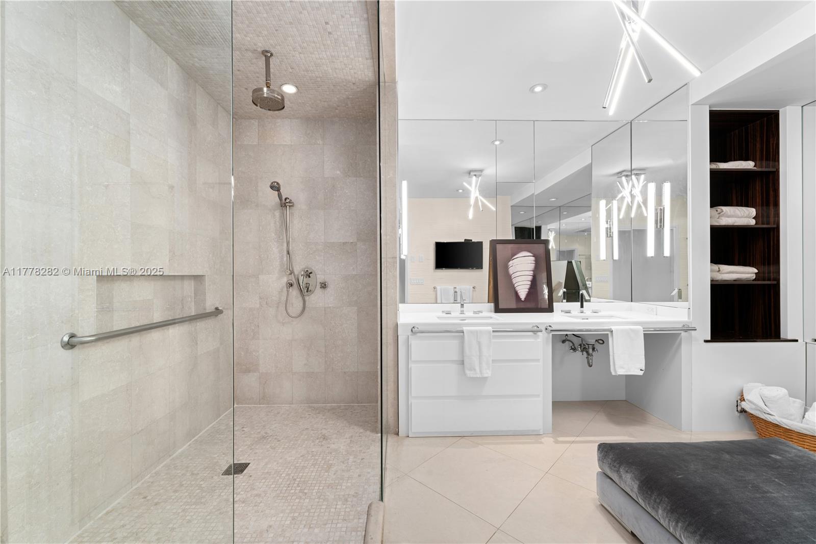 CONTINUUM ON SOUTH BEACH - Residential