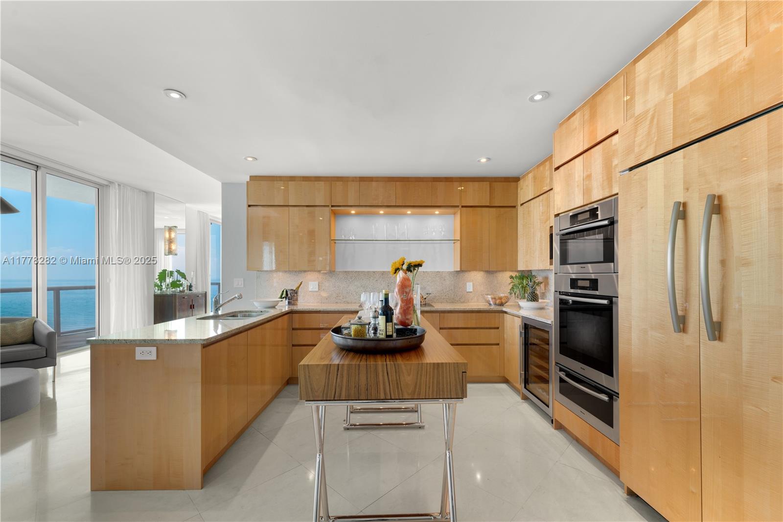 CONTINUUM ON SOUTH BEACH - Residential