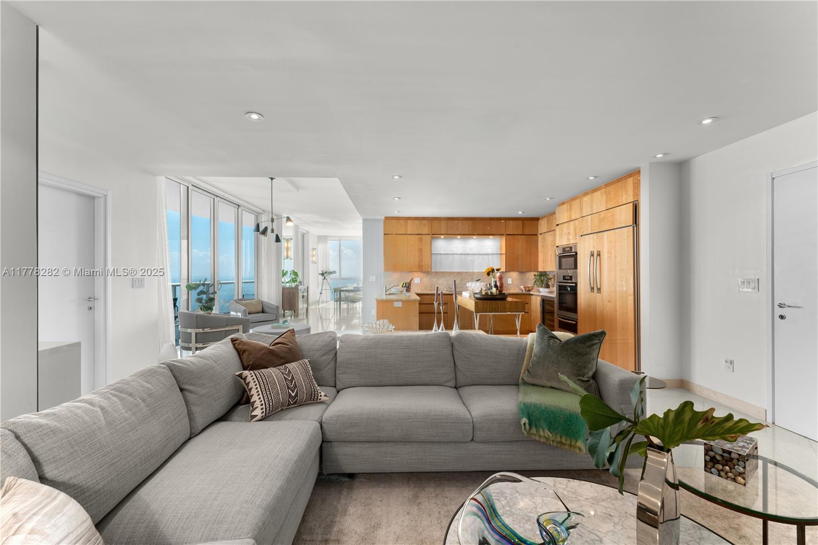 CONTINUUM ON SOUTH BEACH - Residential