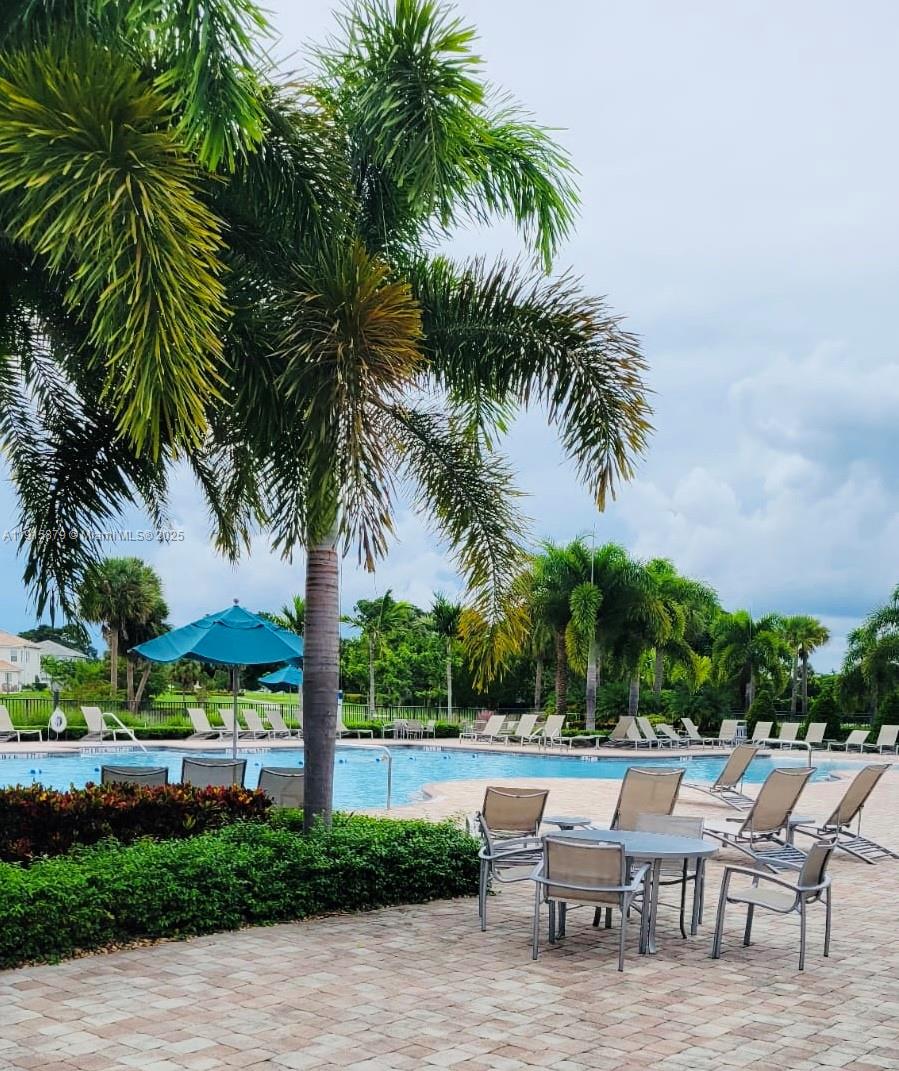 HILLCREST COUNTRY CLUB SO - Residential