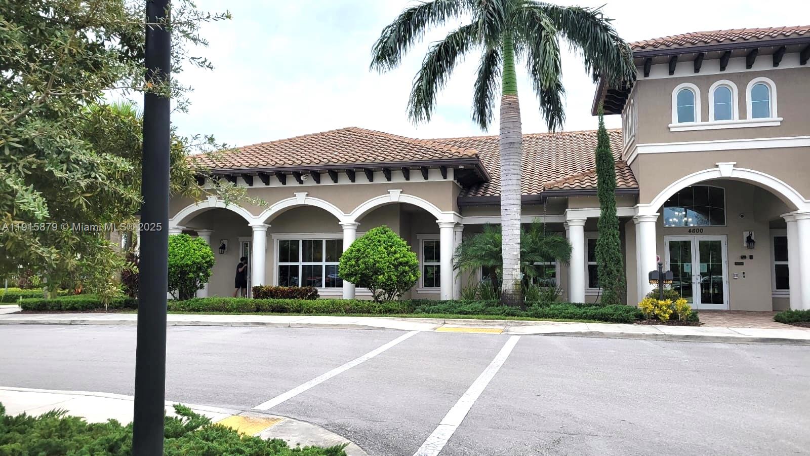 HILLCREST COUNTRY CLUB SO - Residential