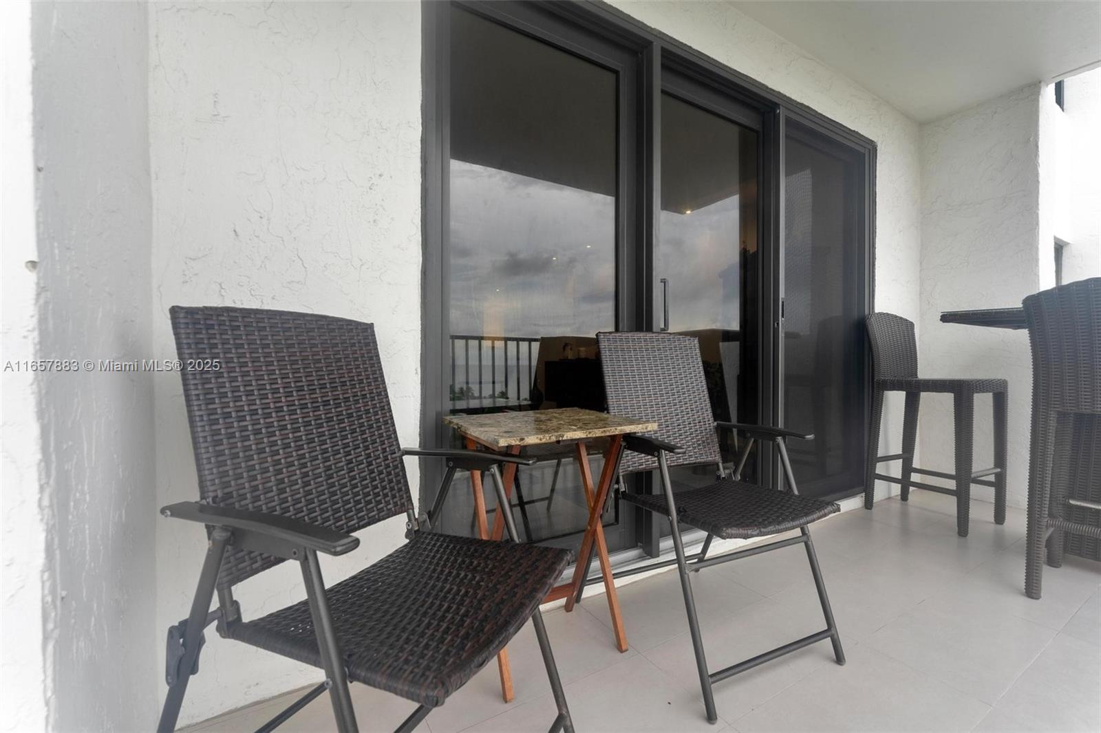 SUMMIT CONDO - Residential