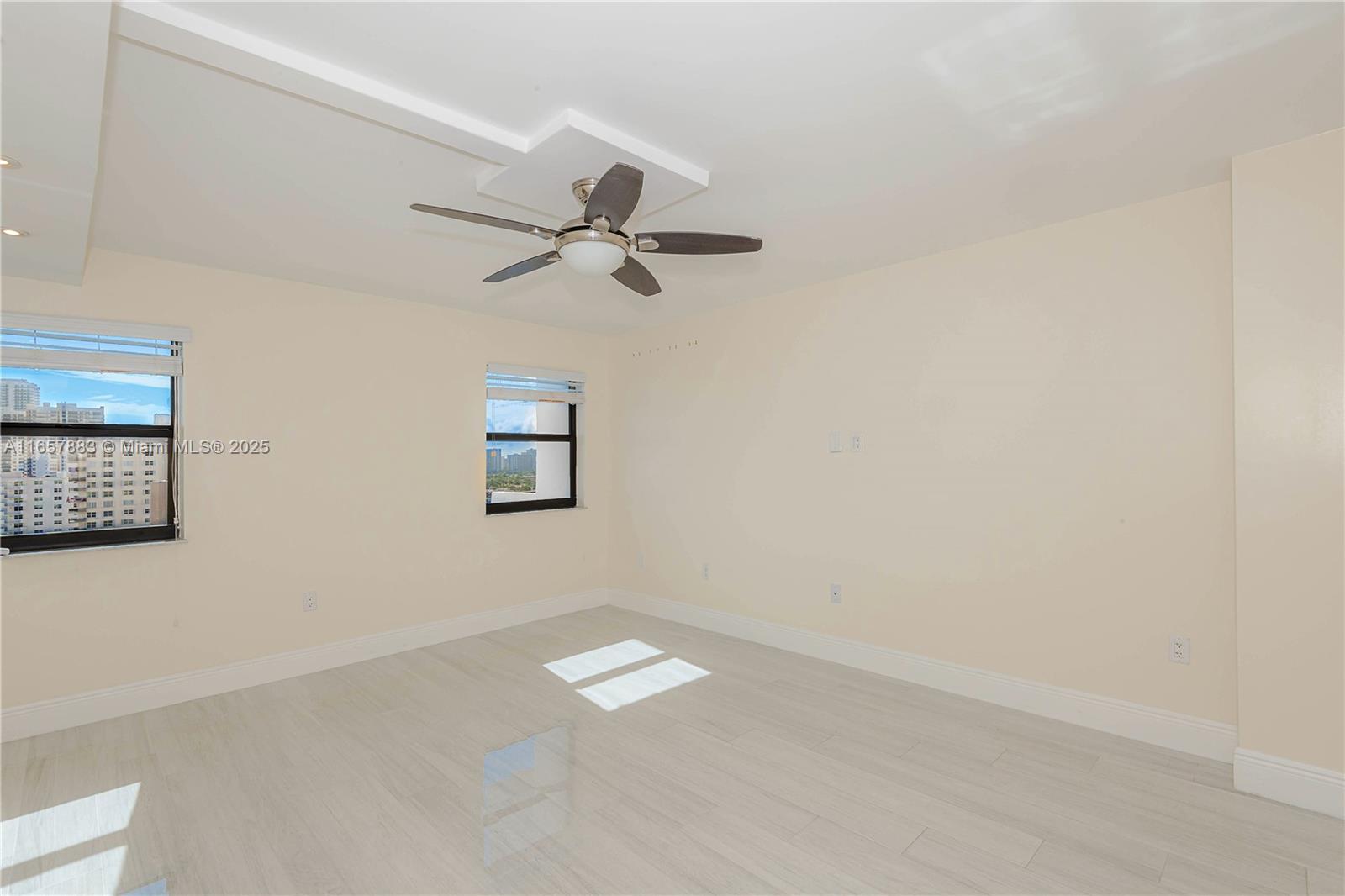 SUMMIT CONDO - Residential