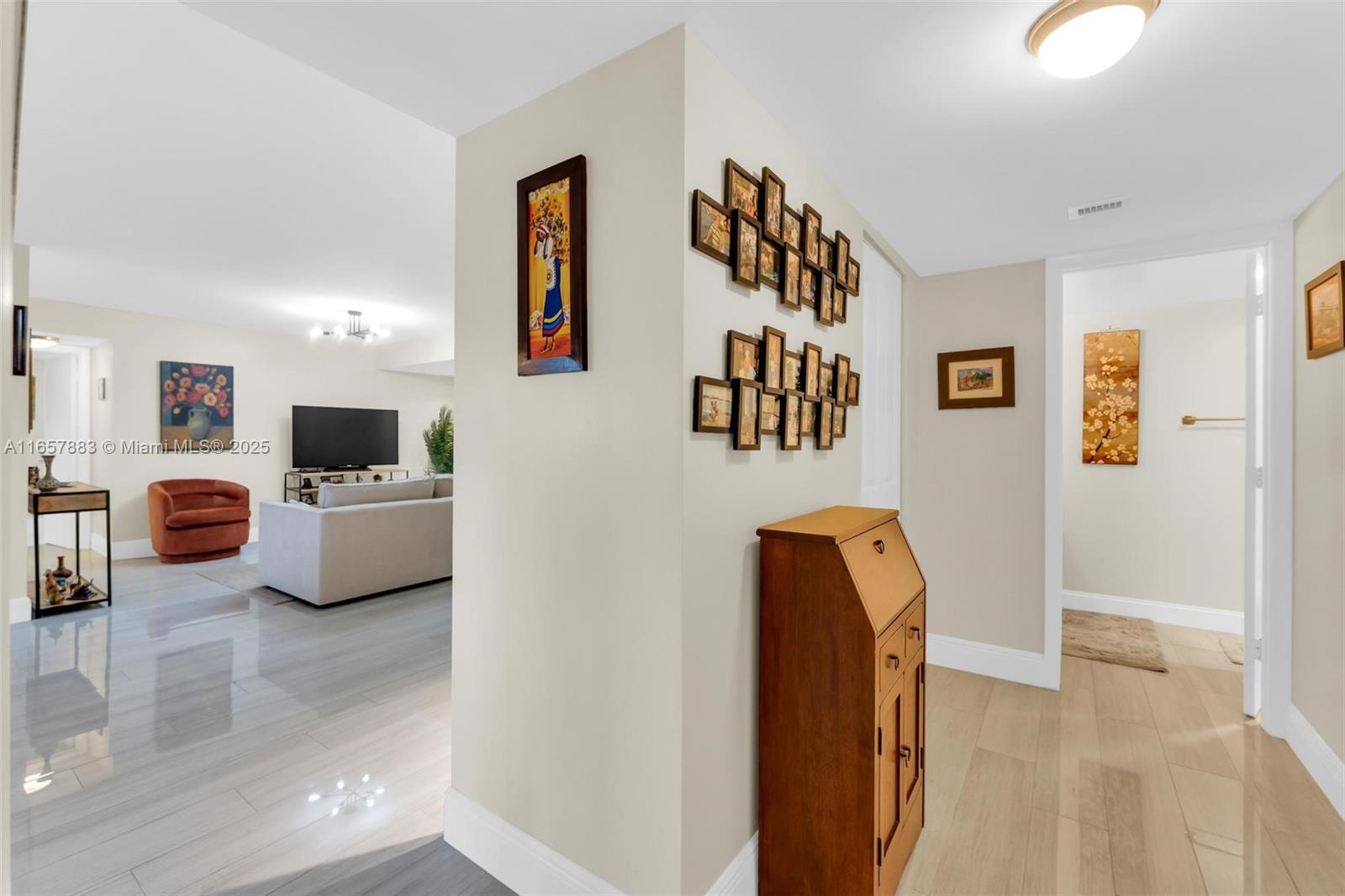 SUMMIT CONDO - Residential