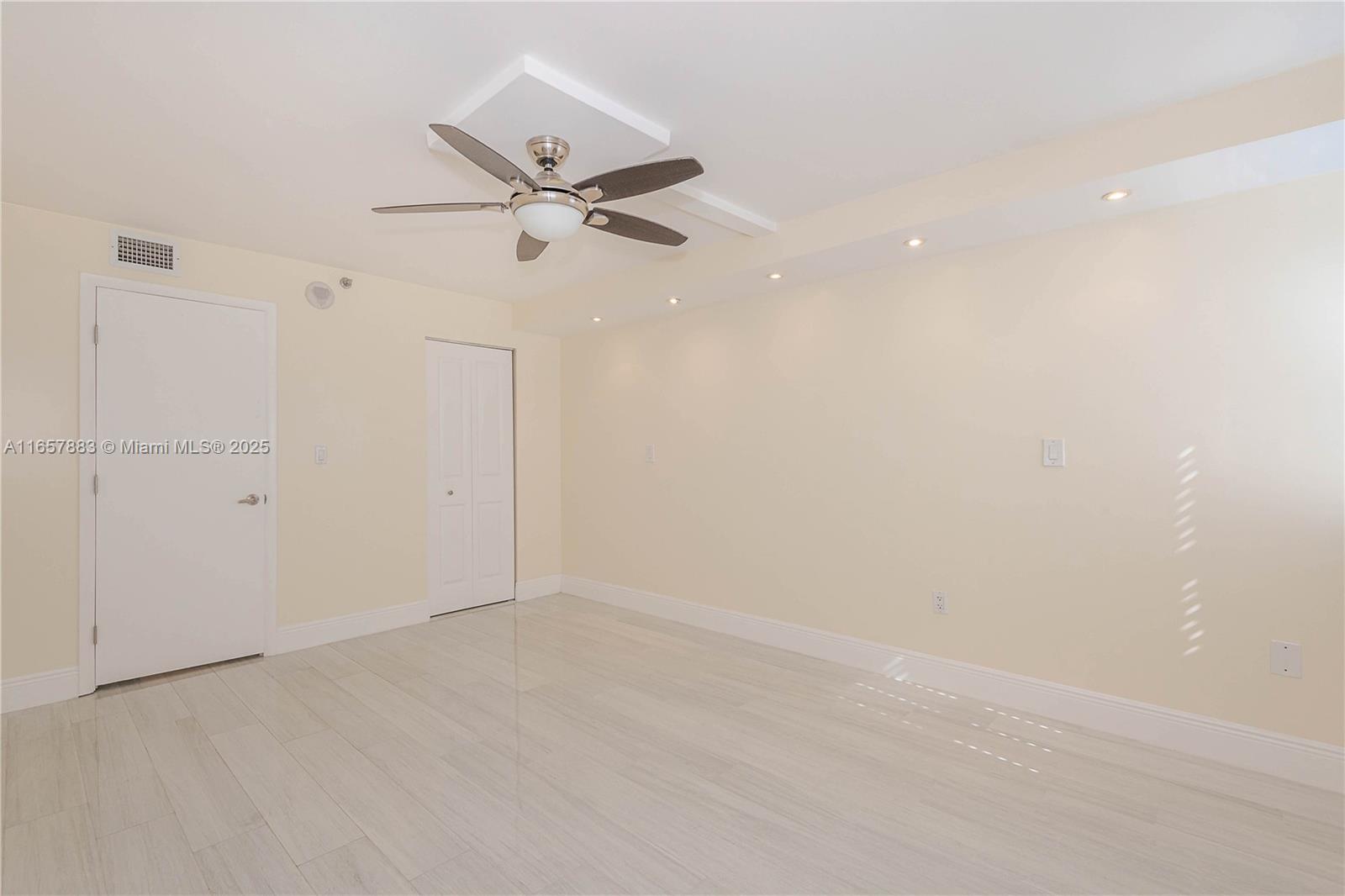 SUMMIT CONDO - Residential