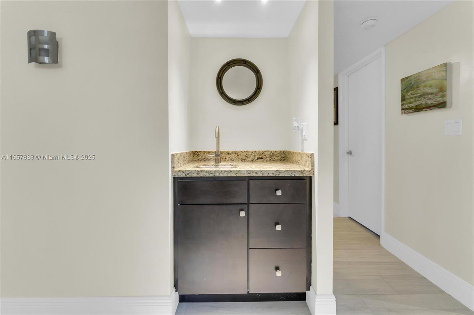 SUMMIT CONDO - Residential