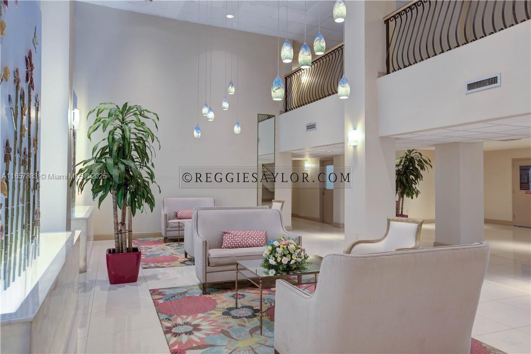 SUMMIT CONDO - Residential