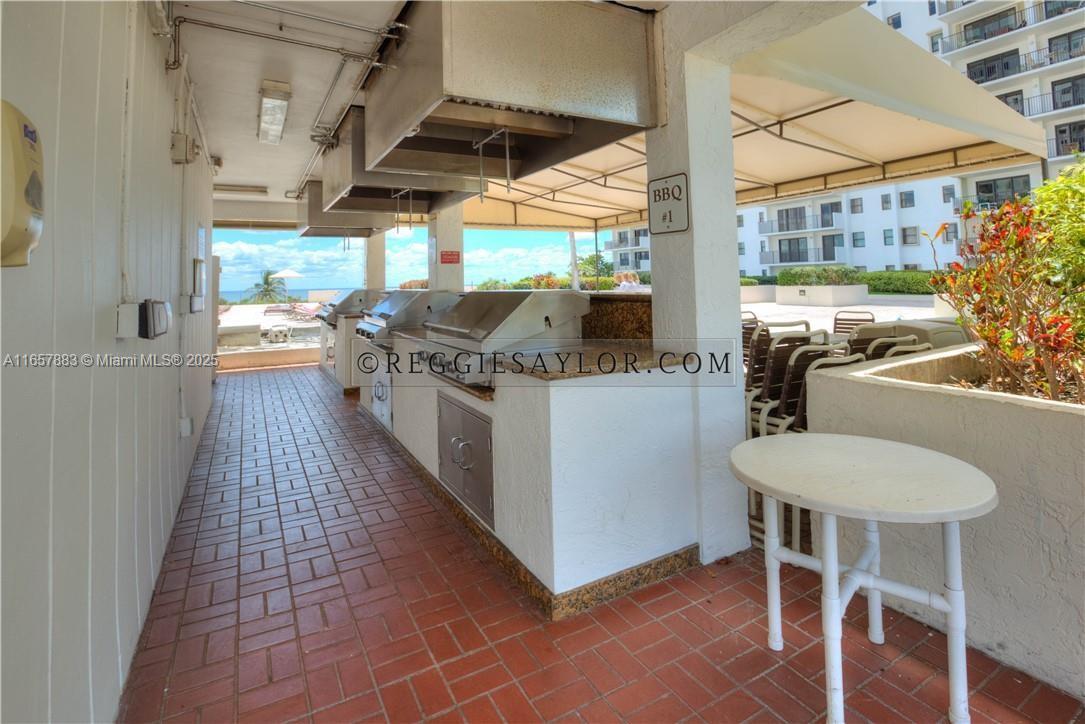 SUMMIT CONDO - Residential