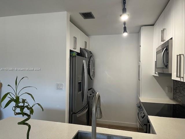 WINDING LAKE AT WELLEBY C - Residential Lease