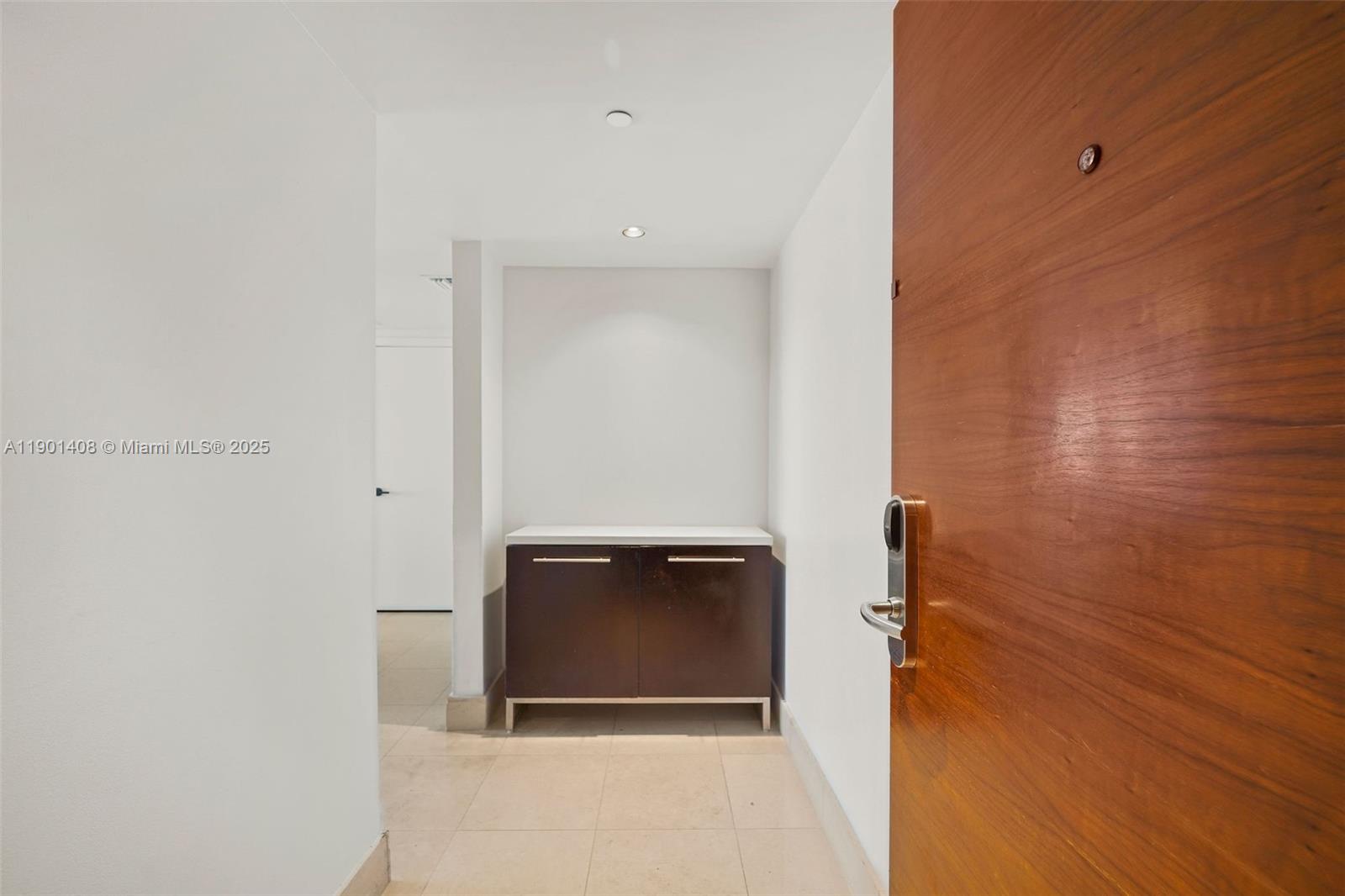 6801 Collins Ave 422