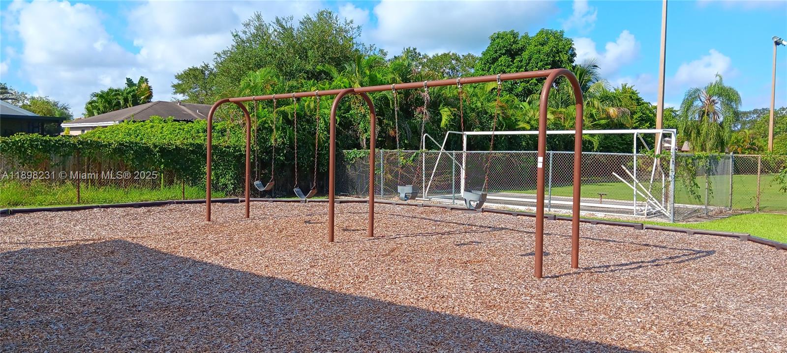 FLAMINGO GARDENS - Residential Lease