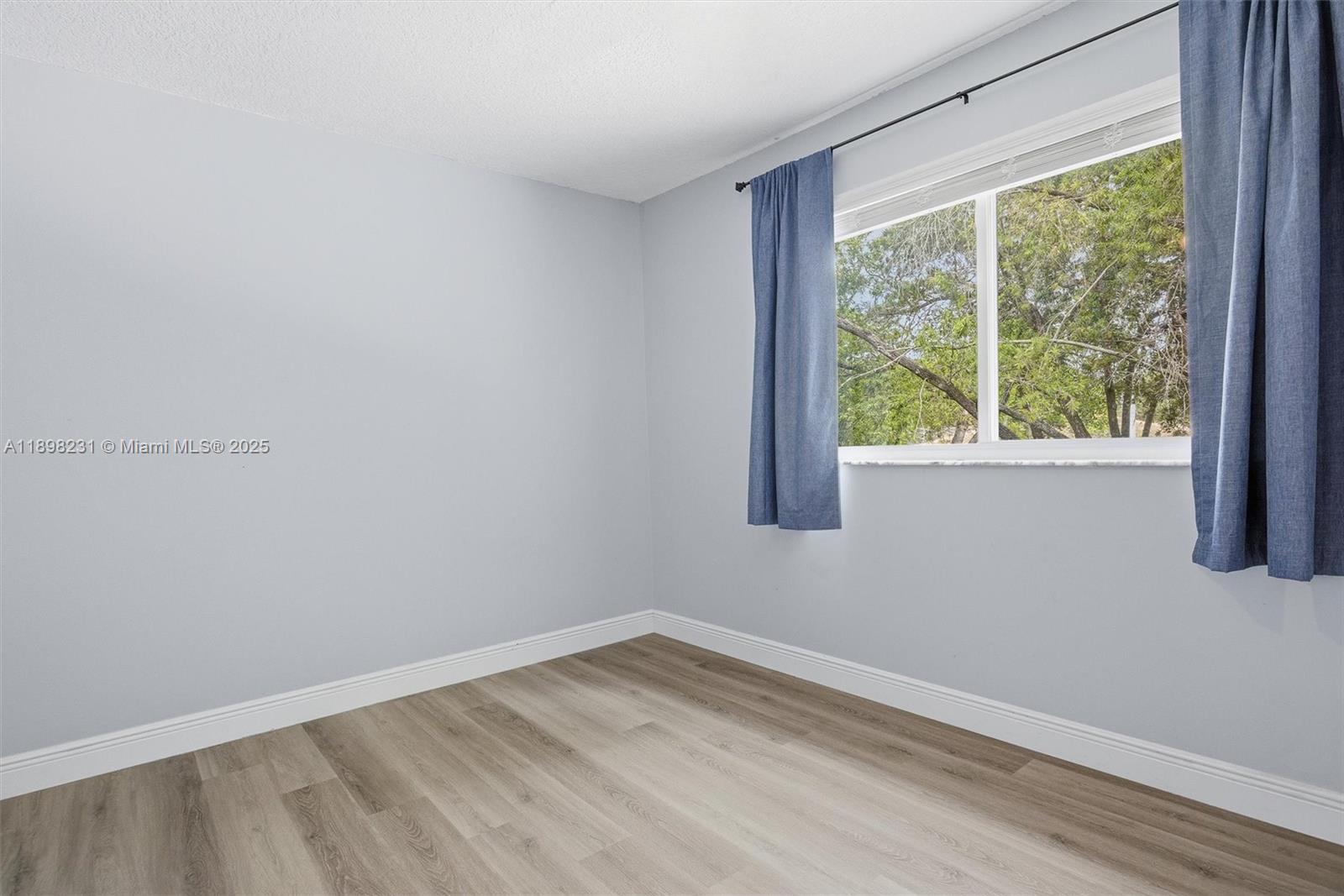 FLAMINGO GARDENS - Residential Lease