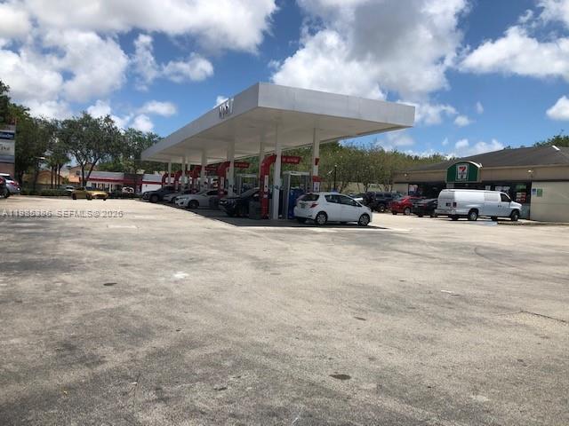 Excellent opportunity to acquire a well-established 7-Eleven Franchise gas station & convenience store in a high-traffic, prime location. The business benefits from strong visibility, easy access, and ample parking for customers. The store generates impressive average monthly sales of approximately $208K, reflecting consistent customer demand and a solid operational foundation. This is an ideal investment for an owner-operator or investor looking to step into a profitable, turnkey business.