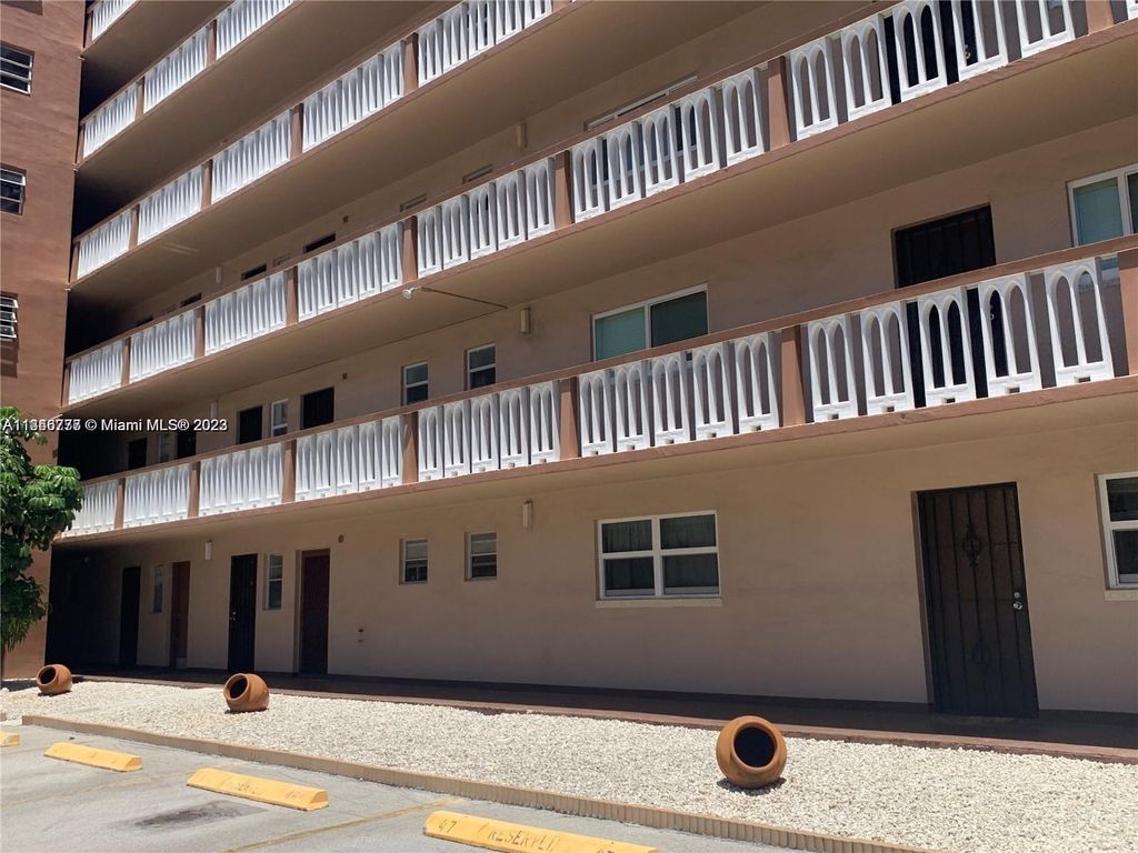 Photo of 301 NE 14th Ave #101, Hallandale Beach, FL 33009 (MLS # A11446777)